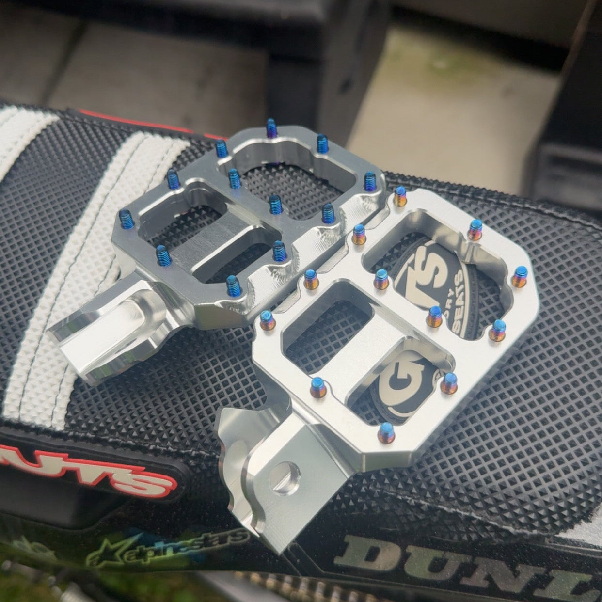 Mini Emoto Titanium Wide pegs